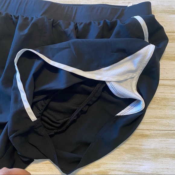 Under Armour Shorts XL - Picture 4 of 6